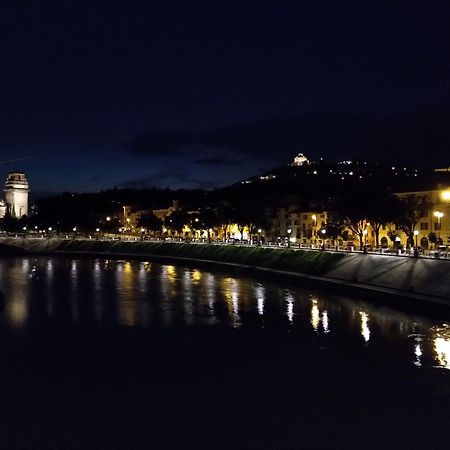Across The River And Into The Trees Verona Luaran gambar