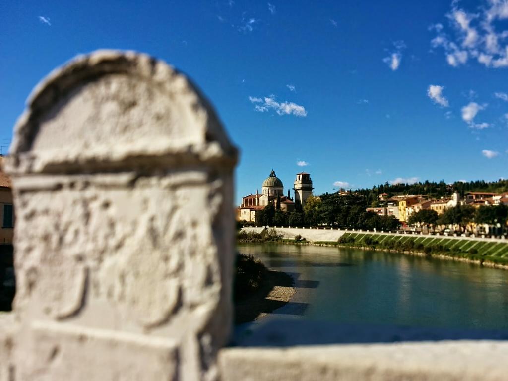 Across The River And Into The Trees Verona Luaran gambar