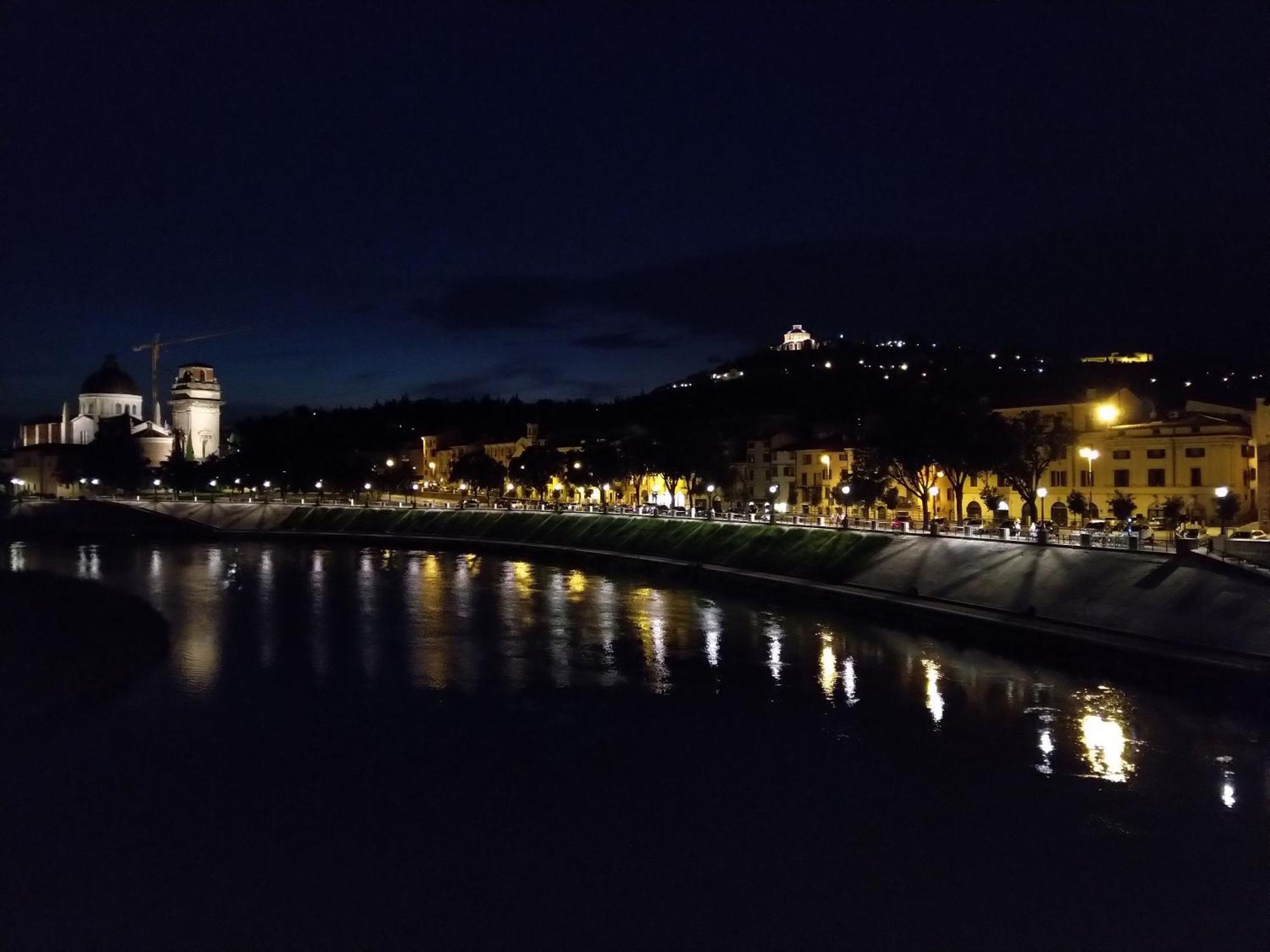 Across The River And Into The Trees Verona Luaran gambar