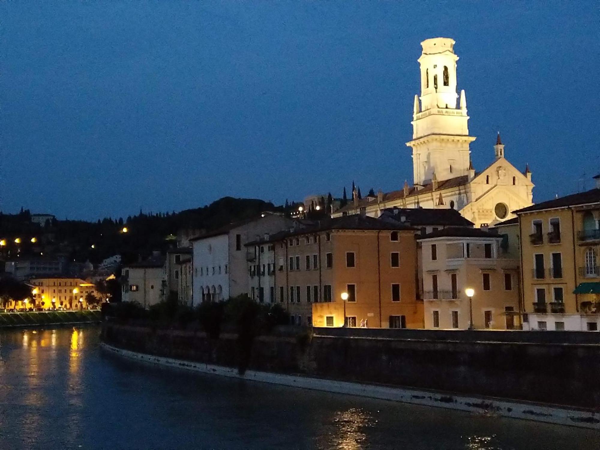 Across The River And Into The Trees Verona Luaran gambar