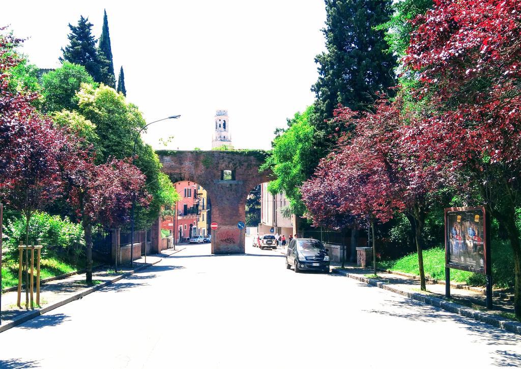 Across The River And Into The Trees Verona Luaran gambar